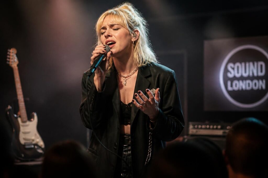 découvrez les voix féminines anglaises qui dominent la scène musicale actuelle et explorez leur impact unique sur l'industrie.